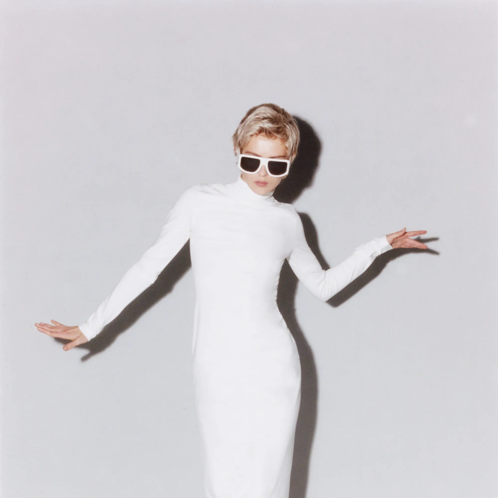 'IT Girl' Oversized Sunglasses in White  | NUE STUDIO x LINDA FARROW